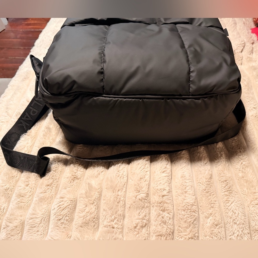 CALPAK Luka Duffel Bag Matte Black - Picture 4 of 10
